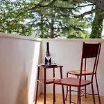 Guesthost - Flora Vintage Daire
