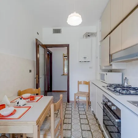 Guesthost - Flora Vintage Apartment